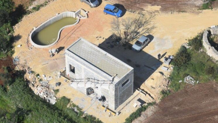 Piscina abusiva in area vincolata, la scoperta nel basso Salento grazie all’elicottero - Corriere Salentino