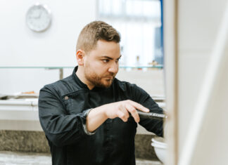 Il salentino Matteo Toma conquista “L’Arcimboldo d’oro – 3 pennelli 2025”