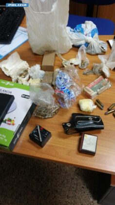 Blitz antidroga, 9 arresti: sequestrati eroina, esplosivi e armi da guerra. Il quartier generale in un panificio - Corriere Salentino