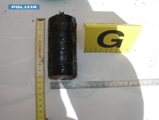 Blitz antidroga, 9 arresti: sequestrati eroina, esplosivi e armi da guerra. Il quartier generale in un panificio - Corriere Salentino