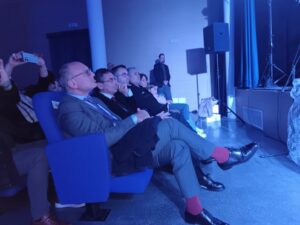 Grande successo per “Il principe blu” sul palco di Carmiano: una storia emozionante che racconta la SLA e la realizzazione di un sogno - Corriere Salentino