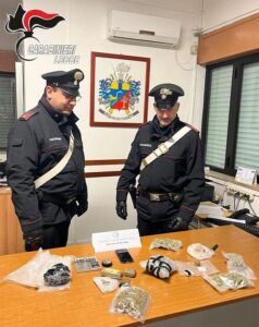 Spaccio di droga tra le mura di casa: scatta l'arresto - Corriere Salentino