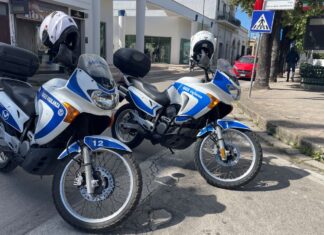 Accasciato per terra e privo di sensi, guardie giurate rianimano giovane marocchino e gli salvano la vita