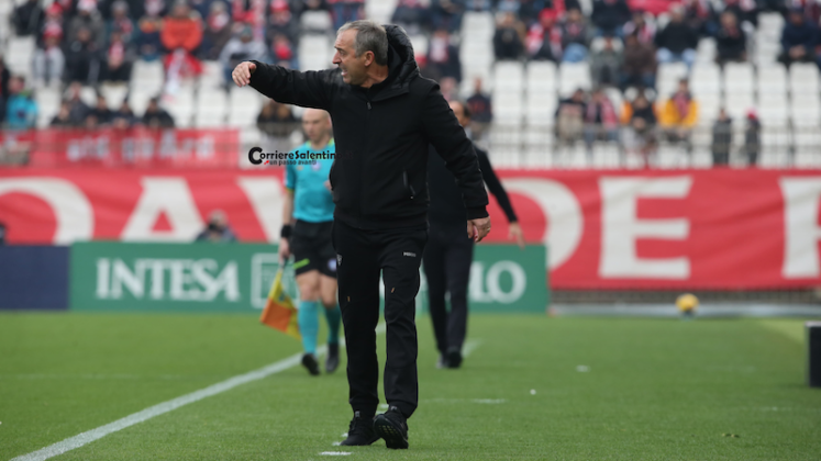 Contro il Monza pareggio utile ai giallorossi. Brianzoli nei guai. Monza-Lecce, 0-0 - Corriere Salentino