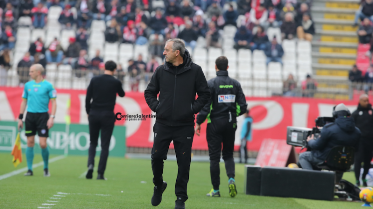 Contro il Monza pareggio utile ai giallorossi. Brianzoli nei guai. Monza-Lecce, 0-0 - Corriere Salentino