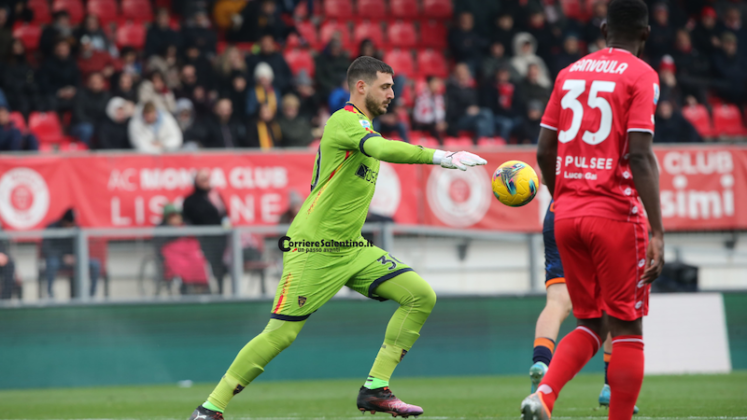 Contro il Monza pareggio utile ai giallorossi. Brianzoli nei guai. Monza-Lecce, 0-0 - Corriere Salentino