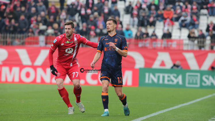 Contro il Monza pareggio utile ai giallorossi. Brianzoli nei guai. Monza-Lecce, 0-0 - Corriere Salentino