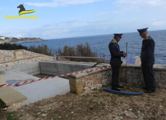 Abusi edilizi in zona vincolata nella struttura ricettiva: cinque indagati e sequestri