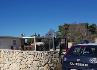 Abusi edilizi nel Salento, scoperta una casetta mobile in zona vincolata: due denunce