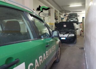 Smaltimento illegale di rifiuti pericolosi, nel mirino un’officina di Lecce: denunciato il titolare