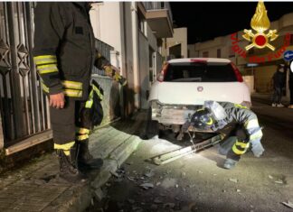 Ordigno sotto una Punto, intimidazione a Nardò. A Matino a fuoco l’auto di un commerciante: secondo attentato in pochi giorni