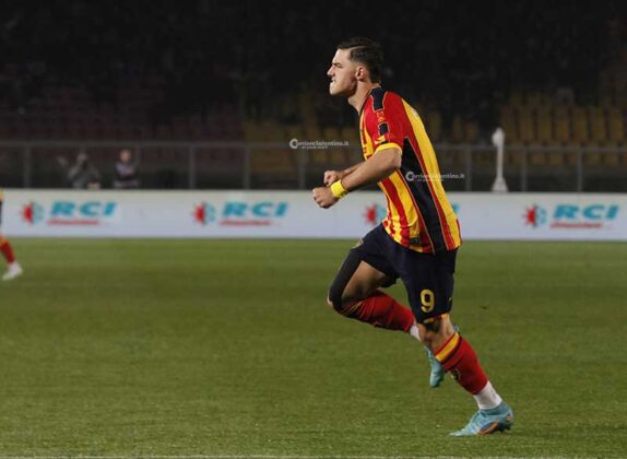 Una doppietta di Krstovic non basta. Il Lecce resuscita anche il Milan, che ne fa 3 e ribalta il match - Corriere Salentino