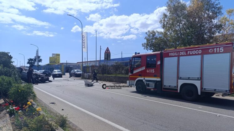 Schianto sulla 275, l'auto "civetta" si ribalta: miracolato un carabiniere - Corriere Salentino