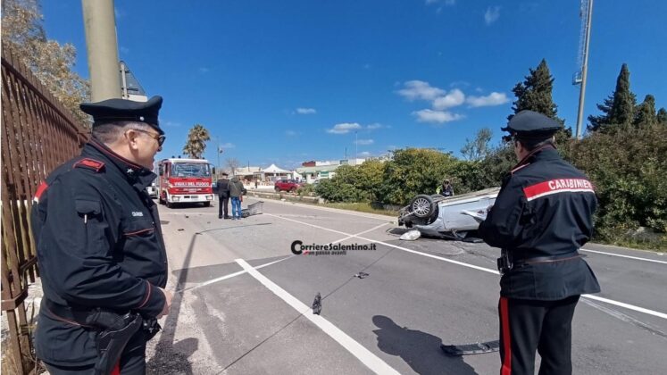 Schianto sulla 275, l'auto "civetta" si ribalta: miracolato un carabiniere - Corriere Salentino