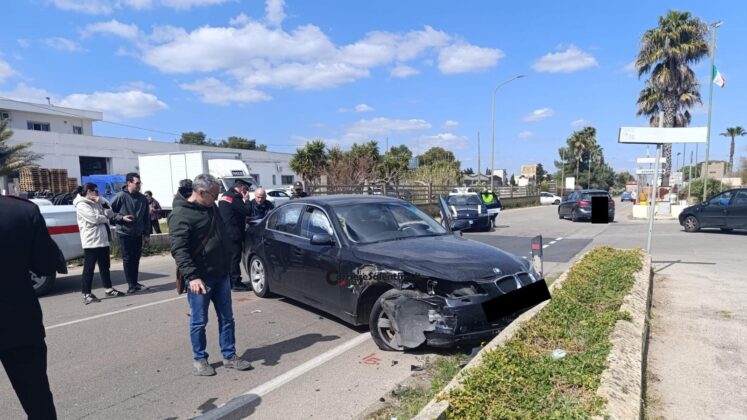 Schianto sulla 275, l'auto "civetta" si ribalta: miracolato un carabiniere - Corriere Salentino