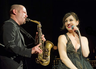 Domenica 6 aprile al Teatro Apollo di Lecce “Le Mille Bolle Blu”