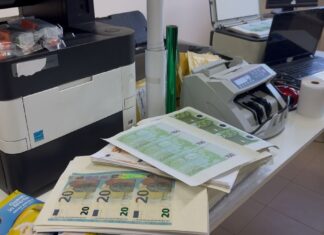Lecce, smantellata una stamperia clandestina di banconote false: tre arresti. Decisiva l’analisi della blockchain
