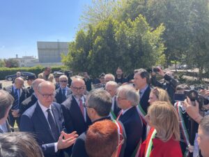 Valditara rassicura i precari: “Via libera dall’Europa all’assunzione di tutti gli idonei. Tanti investimenti nel Salento. 1,6 miliardi in Puglia” - Corriere Salentino