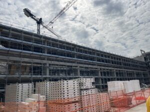 L’amministrazione in visita nell’ex Massa: “Uno spettacolo che cambierà il volto del centro, già tra un anno”. Tanti box per i commercianti - Corriere Salentino