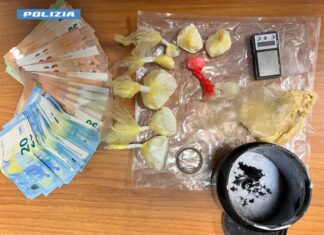 Spaccio di cocaina, scatta un arresto in città: 47enne fermato con la droga nelle mutande, in casa altro stupefacente e sostanza da taglio