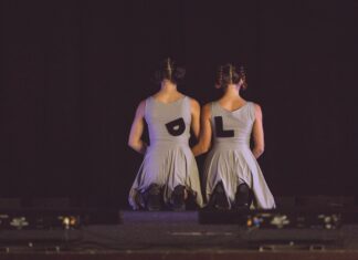 Domenica 6 aprile “Scusa” del Collettivo Clochart per la rassegna Ci vuole un fiore – famiglie a teatro