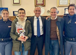 Roma, ragazzo autistico scappa dal padre e finisce in tangenziale: agente salentina lo salva assieme al collega