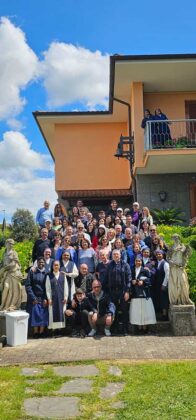 Da Salice salentino in 50 per l'ultimo saluto a Papa Francesco - Corriere Salentino