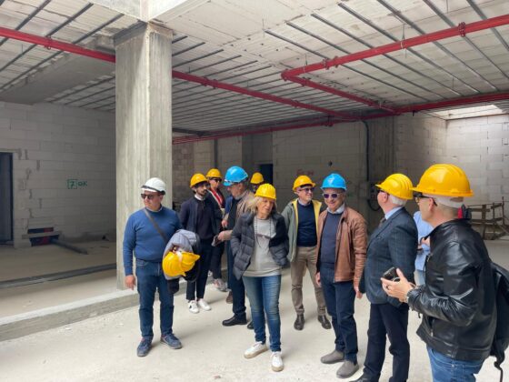 L’amministrazione in visita nell’ex Massa: “Uno spettacolo che cambierà il volto del centro, già tra un anno”. Tanti box per i commercianti - Corriere Salentino