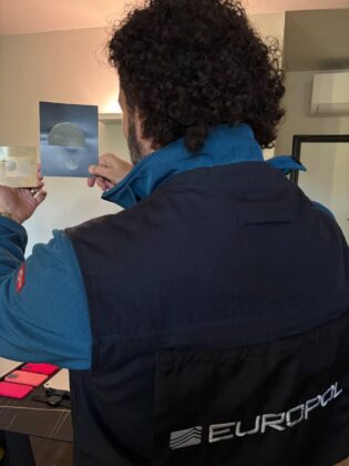 Lecce, smantellata una stamperia clandestina di banconote false: tre arresti. Decisiva l’analisi della blockchain - Corriere Salentino