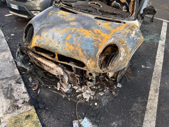 Ancora mezzi in fumo in città, distrutta dal fuoco una Mini Cooper - Corriere Salentino