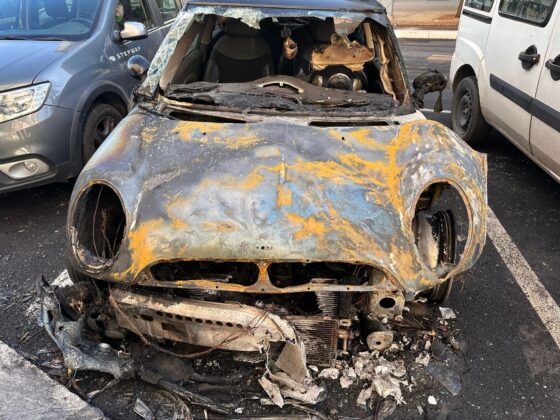 Ancora mezzi in fumo in città, distrutta dal fuoco una Mini Cooper - Corriere Salentino