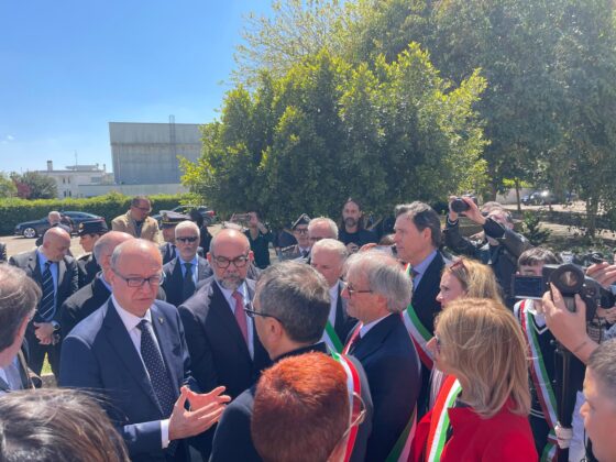 Valditara rassicura i precari: “Via libera dall’Europa all’assunzione di tutti gli idonei. Tanti investimenti nel Salento. 1,6 miliardi in Puglia” - Corriere Salentino