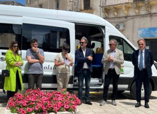 Inaugurato a Salice il primo scuolabus elettrico: uno strumento di mobilità urbana sostenibile
