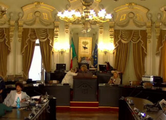 Comitati di quartiere eletti dai consiglieri: ok in Commissione statuto. Proteste del centrosinistra, che abbandona l’aula