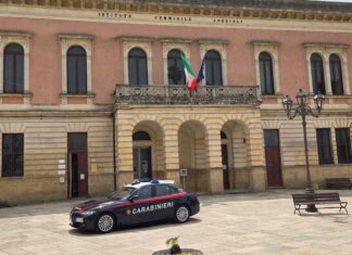 Minaccia il sindaco per ottenere un posto di lavoro, 52enne finisce agli arresti domiciliari