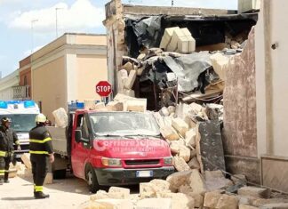 Crolla un’abitazione a Magliano, feriti alcuni operai travolti dalle macerie