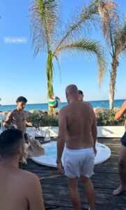 Comincia la calata delle star a Torre dell’Orso. Harry Edward Styles al Cala Marin - Corriere Salentino