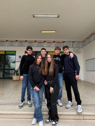 La "corazzata salentina": 80 ragazzi e ragazze in partenza per le gare finali nazionali di matematica, chimica, astronomia, scienze naturali, elettronica, meccatronica - Corriere Salentino