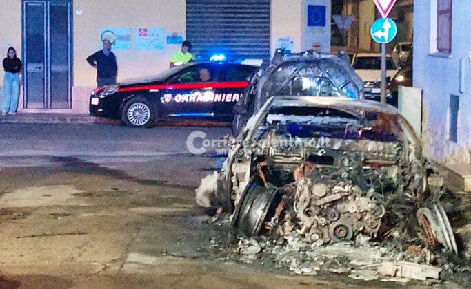 Notte di fuoco a Supersano pizzeria e due auto in fiamme - Corriere Salentino