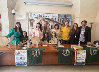 Svelata la terza edizione della “Notte dei Tamburelli”, la spettacolare ronda che accende l’estate del Salento al ritmo di centinaia di tamburelli