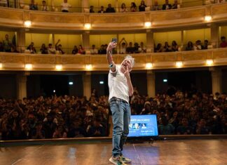 “L’Artigianato che ci Piace”, dal Teatro Apollo l’appello di Schettini ai giovani: “Diventate artigiani della vostra vita”