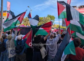 Giro d’Italia striscioni pro- Palestina libera nei pressi del traguardo