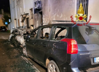 Tricase, due auto in fiamme nella notte
