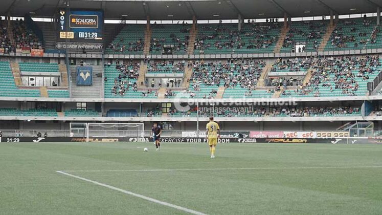Il Lecce non va oltre il pari a Verona, la situazione è molto complicata in zona rossa - Corriere Salentino