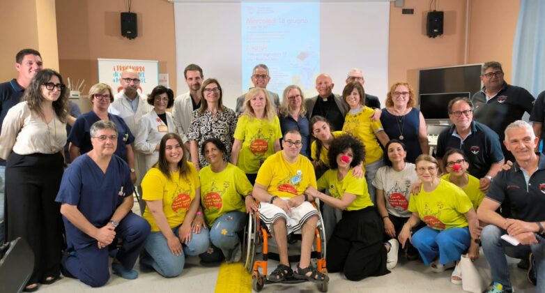 Ecografo di ultima generazione alla Medicina fetale del Fazzi donato da "Cuore e mani aperte" - Corriere Salentino