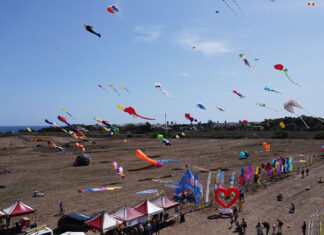 Gli aquiloni pronti a colorare il cielo di Roca Vecchia: al via la seconda edizione di “Giganti in volo”