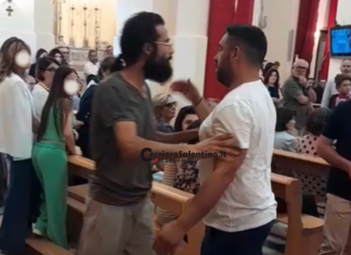 Il “santone” Kadir irrompe in chiesa a Miggiano: tensione durante la Prima Comunione. Disposto un TSO