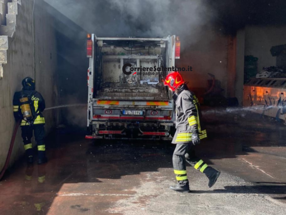 Incendio nel deposito della ditta di igiene urbana: a fuoco un autocompattatore - Corriere Salentino