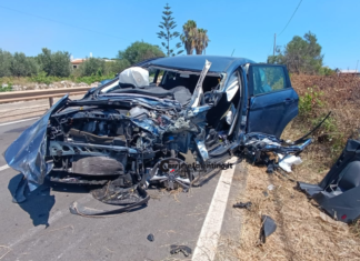 Salve, incidente sulla via per il mare: auto contro furgone, tre feriti gravi