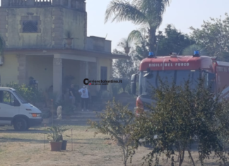 Incendio sulla SP275: due persone intossicate, traffico in tilt